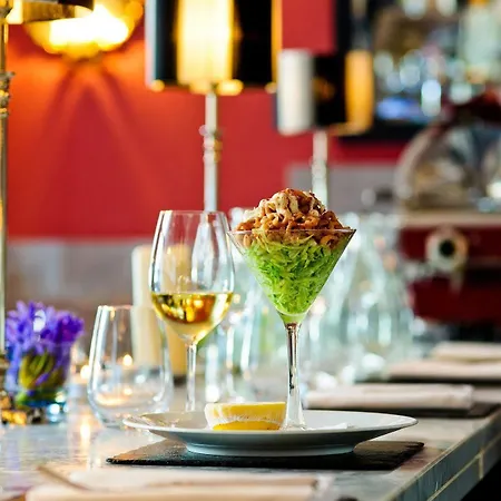 Townhouse On The 4* Dublin