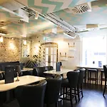Otel Townhouse On The 4*