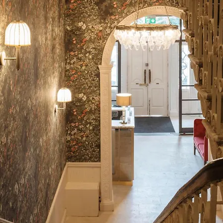 Townhouse On The Hotel