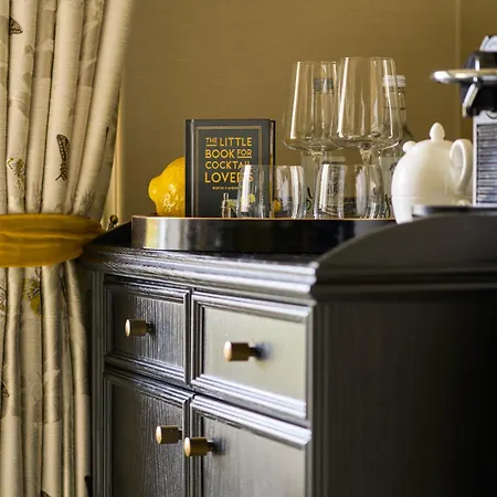 Townhouse On The فندق 4*