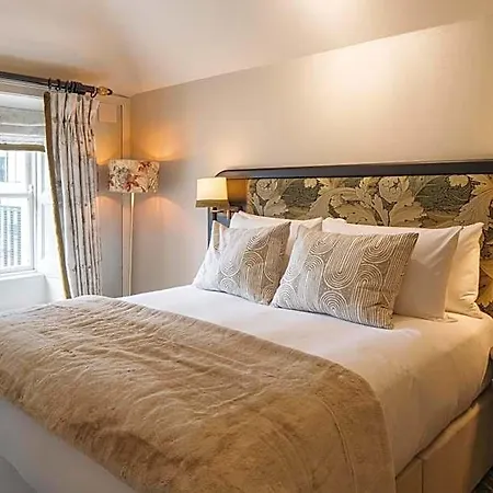 Townhouse On The Hotel