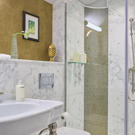 Townhouse On The Hotel 4*