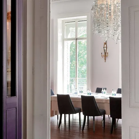 Townhouse On The 호텔 4*