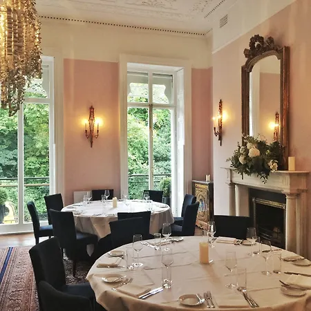 Townhouse On The 4* Dublin